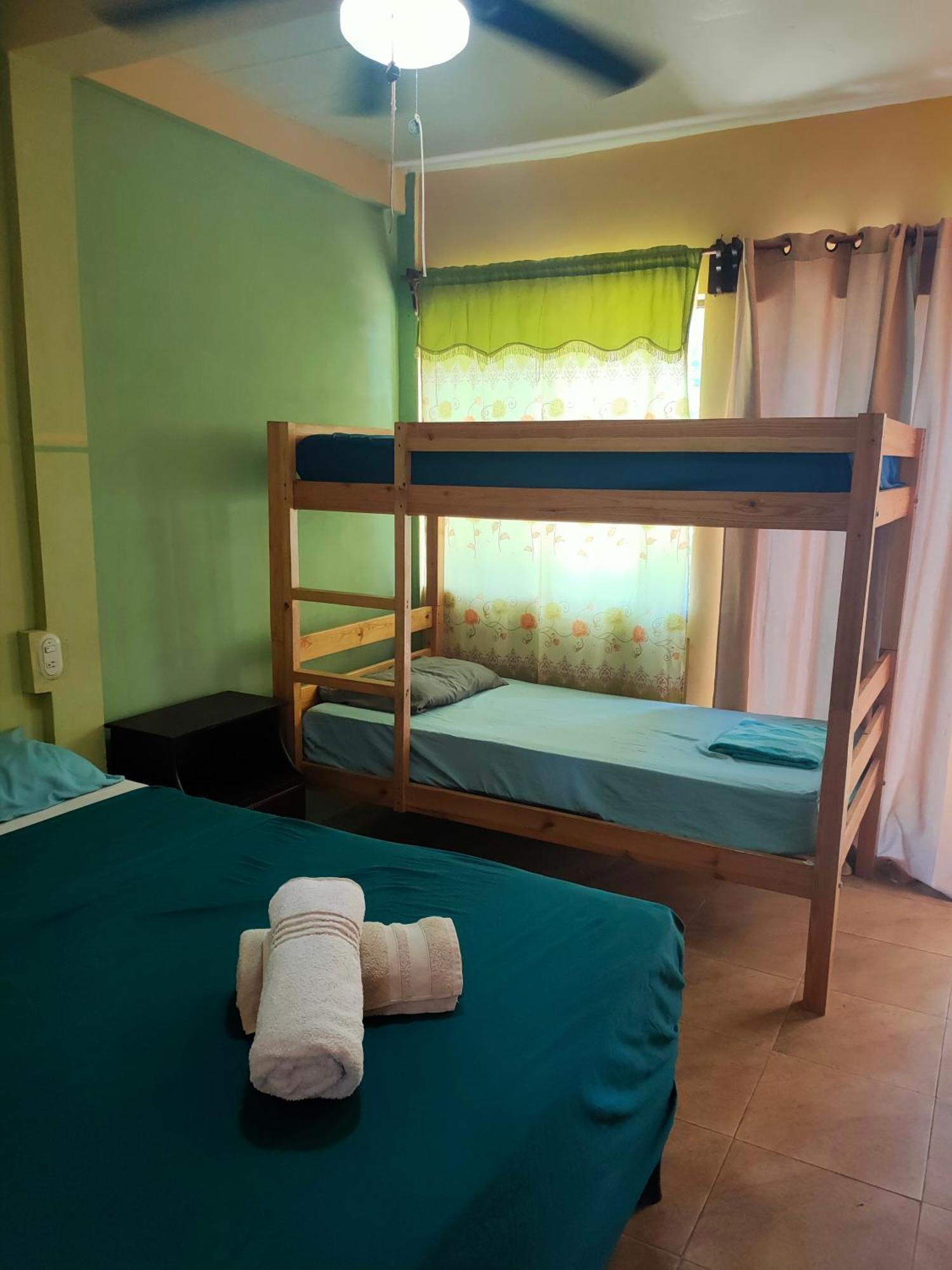 Guesthouse Island Escape South End Room photo